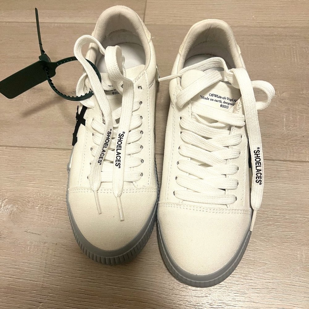 Brand new Off white Canvas Vulcanized sneakers
